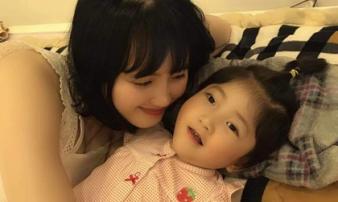 Đợi mãi, tiểu thư 9x đăng ảnh bé Yến Nhi, dân mạng giật mình thấy dấu hiệu bệnh trở nặng Đợi mãi, tiểu thư 9x đăng ảnh bé Yến Nhi, dân mạng giật mình thấy dấu hiệu bệnh trở nặng