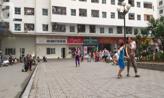 Túi rác bị ném từ tầng 36 chung cư HH Linh Đàm xuống sân, bé trai 4 tuổi thoát nạn trong gang tấc Túi rác bị ném từ tầng 36 chung cư HH Linh Đàm xuống sân, bé trai 4 tuổi thoát nạn trong gang tấc