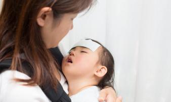 Sốt cao co giật ở trẻ em: Bác sĩ hướng dẫn xử trí đúng cách ngay tại nhà Sốt cao co giật ở trẻ em: Bác sĩ hướng dẫn xử trí đúng cách ngay tại nhà