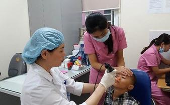 Suýt mù vì biến chứng viên xoang Suýt mù vì biến chứng viên xoang