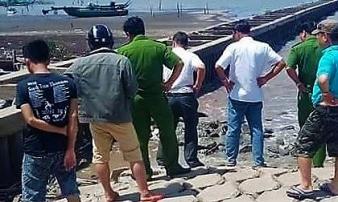 Thi thể không nguyên vẹn dạt vào bờ biển Cà Mau Thi thể không nguyên vẹn dạt vào bờ biển Cà Mau