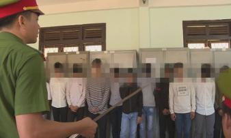 Bị đấm vì mách lẻo với bạn gái của bạn, nam sinh gọi 20 'anh em' đến trường trả thù Bị đấm vì mách lẻo với bạn gái của bạn, nam sinh gọi 20 'anh em' đến trường trả thù