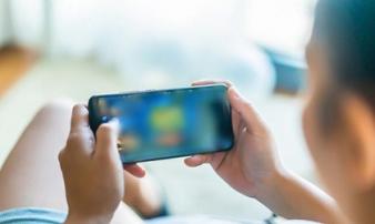 Nam sinh đột tử sau khi dùng điện thoại vì chơi game quá lâu Nam sinh đột tử sau khi dùng điện thoại vì chơi game quá lâu