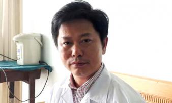Bác sĩ từng dùng 5 lít bia cứu người ngộ độc rượu được Thủ tướng khen Bác sĩ từng dùng 5 lít bia cứu người ngộ độc rượu được Thủ tướng khen