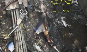 Trực thăng đâm vào nóc cao ốc ở New York, phi công tử nạn Trực thăng đâm vào nóc cao ốc ở New York, phi công tử nạn