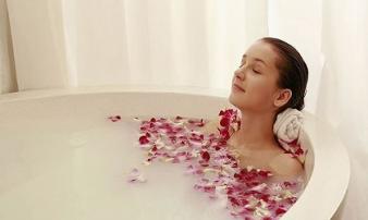 Những điều không nên làm khi tắm ngày nắng nóng để tránh đột tử Những điều không nên làm khi tắm ngày nắng nóng để tránh đột tử