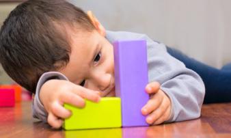 Trẻ có dấu hiệu này có phải là tự kỷ? Trẻ có dấu hiệu này có phải là tự kỷ?