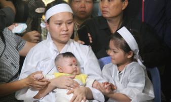 Nghẹn ngào lễ viếng 2 phi công hy sinh trong tai nạn rơi máy bay ở Khánh Hòa Nghẹn ngào lễ viếng 2 phi công hy sinh trong tai nạn rơi máy bay ở Khánh Hòa