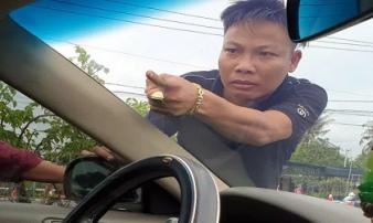 Vụ giang hồ vây xe chở công an: Bắt khẩn cấp Tuấn 'nhóc' Vụ giang hồ vây xe chở công an: Bắt khẩn cấp Tuấn 'nhóc'