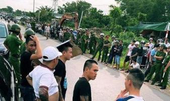 Ai gọi Giang ‘36’ đến cùng nhóm xăm trổ vây xe công an? Ai gọi Giang ‘36’ đến cùng nhóm xăm trổ vây xe công an?
