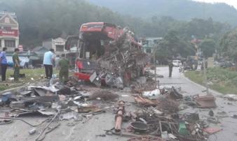 Hiện trường vụ tai nạn kinh hoàng khiến 3 người tử vong, 38 người bị thương ở Hòa Bình Hiện trường vụ tai nạn kinh hoàng khiến 3 người tử vong, 38 người bị thương ở Hòa Bình