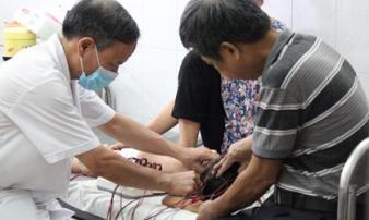 Bé gái bị méo mồm sau giấc ngủ trưa, BS cảnh báo thói quen xấu nhiều gia đình gặp phải Bé gái bị méo mồm sau giấc ngủ trưa, BS cảnh báo thói quen xấu nhiều gia đình gặp phải