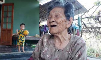 Cụ bà Quảng Trị 102 tuổi có 188 người con, cháu và bàn chân giao chỉ Cụ bà Quảng Trị 102 tuổi có 188 người con, cháu và bàn chân giao chỉ