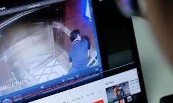 Gia đình bé gái nói Nguyễn Hữu Linh 'quý cháu nên ôm hôn'? Gia đình bé gái nói Nguyễn Hữu Linh 'quý cháu nên ôm hôn'?