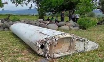 Thông tin gây sốc về âm mưu khủng khiếp của cơ trưởng MH370 và những mảnh vỡ khả nghi Thông tin gây sốc về âm mưu khủng khiếp của cơ trưởng MH370 và những mảnh vỡ khả nghi