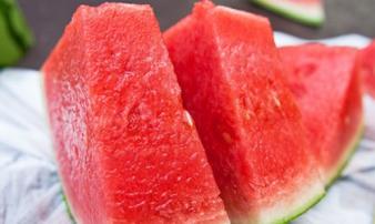 Suy hô hấp vì ăn dưa hấu sai cách, chuyên gia chỉ rõ những người không nên ăn Suy hô hấp vì ăn dưa hấu sai cách, chuyên gia chỉ rõ những người không nên ăn