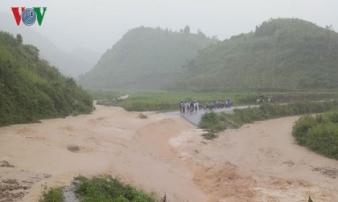 Mưa lớn gây nguy cơ lũ, sạt lở và ngập úng ở nhiều nơi trong hôm nay Mưa lớn gây nguy cơ lũ, sạt lở và ngập úng ở nhiều nơi trong hôm nay