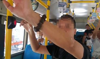 Người đàn ông thủ dâm trên xe buýt ở Hà Nội khai gì? Người đàn ông thủ dâm trên xe buýt ở Hà Nội khai gì?
