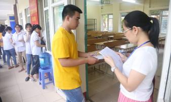 Phú Thọ: Làm lộ đề thi THPT Quốc gia, 1 TS và 2 cán bộ bị đình chỉ Phú Thọ: Làm lộ đề thi THPT Quốc gia, 1 TS và 2 cán bộ bị đình chỉ