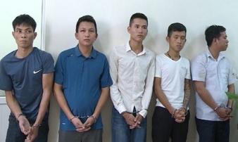 Nhóm thanh niên mang hung khí đến nhà hàng gây rối, chém người Nhóm thanh niên mang hung khí đến nhà hàng gây rối, chém người