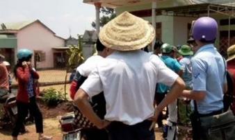 Cầm dao mổ gà đâm chết vợ khi đang làm đám giỗ Cầm dao mổ gà đâm chết vợ khi đang làm đám giỗ