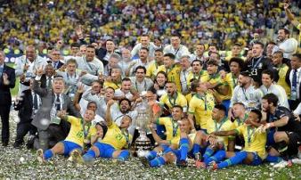 Brazil lần thứ 9 vô địch Copa America dù chơi thiếu người Brazil lần thứ 9 vô địch Copa America dù chơi thiếu người