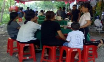 Đám tang đẫm nước mắt của nữ sinh 19 tuổi bị giết hại ở TP.HCM Đám tang đẫm nước mắt của nữ sinh 19 tuổi bị giết hại ở TP.HCM