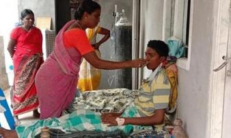 Đang quấn vải liệm thì thấy con trai rơi nước mắt, mẹ phát hiện sự thật đáng sợ Đang quấn vải liệm thì thấy con trai rơi nước mắt, mẹ phát hiện sự thật đáng sợ