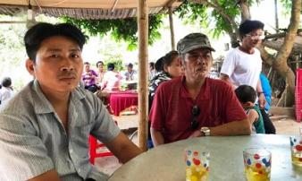 Thảm cảnh người cha chứng kiến cả gia đình thương vong trong vụ tàu hỏa tông taxi Thảm cảnh người cha chứng kiến cả gia đình thương vong trong vụ tàu hỏa tông taxi