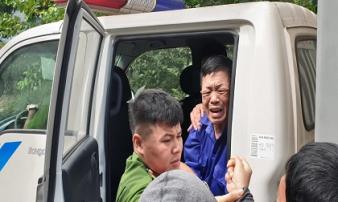 Trùm bảo kê chợ Long Biên Hưng 'kính' khóc nức nở khi gặp người thân ở tòa Trùm bảo kê chợ Long Biên Hưng 'kính' khóc nức nở khi gặp người thân ở tòa
