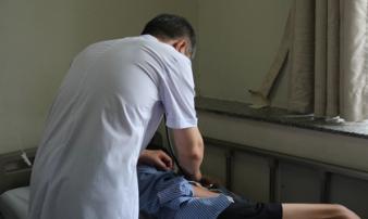 Bé trai 13 tuổi mắc bệnh tiểu đường, BS chỉ rõ những dấu hiệu cần phải đến viện ngay Bé trai 13 tuổi mắc bệnh tiểu đường, BS chỉ rõ những dấu hiệu cần phải đến viện ngay