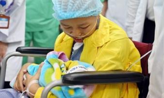 Sau bao ngày mong đợi, mẹ ung thư giai đoạn cuối hạnh phúc đón con trai Bình An xuất viện Sau bao ngày mong đợi, mẹ ung thư giai đoạn cuối hạnh phúc đón con trai Bình An xuất viện