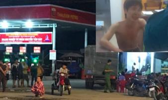 Vụ nhân viên cây xăng bị đâm tử vong: Nhân chứng 'tưởng đang đùa giỡn' Vụ nhân viên cây xăng bị đâm tử vong: Nhân chứng 'tưởng đang đùa giỡn'