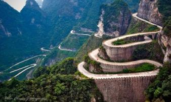 Sợ đứng tim trên cây cầu rùng rợn nhất Trung Quốc Sợ đứng tim trên cây cầu rùng rợn nhất Trung Quốc