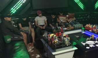 Khởi tố bị can vụ gần 50 nam nữ 'phê' ma túy trong quán karaoke Khởi tố bị can vụ gần 50 nam nữ 'phê' ma túy trong quán karaoke