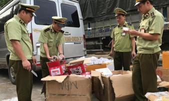 Hàng ngàn bánh ngọt nhân trứng Trung Quốc bị tịch thu Hàng ngàn bánh ngọt nhân trứng Trung Quốc bị tịch thu