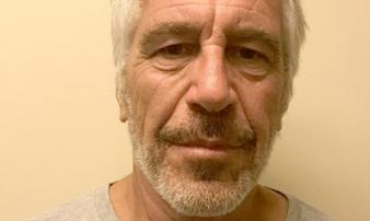 Tỉ phú ấu dâm Jeffrey Epstein tự sát trong tù Tỉ phú ấu dâm Jeffrey Epstein tự sát trong tù