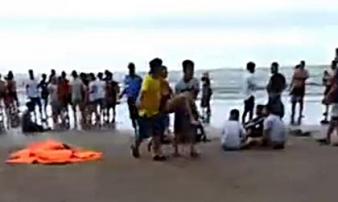 9 người bị sóng biển cuốn trôi, 4 người tử vong 9 người bị sóng biển cuốn trôi, 4 người tử vong