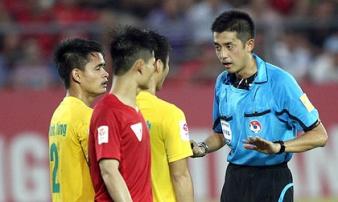Lỡ hẹn VAR, V-League 2019 lại 'cầu cứu' trọng tài ngoại Lỡ hẹn VAR, V-League 2019 lại 'cầu cứu' trọng tài ngoại
