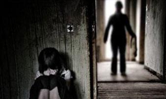 Ông già U60 giao cấu với cháu nội ngay tại nhà con trai Ông già U60 giao cấu với cháu nội ngay tại nhà con trai