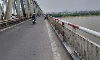 Sự thật vụ nam thanh niên mất tích sau khi nhảy xuống sông Hồng cứu nạn nhân tự tử trên cầu Long Biên Sự thật vụ nam thanh niên mất tích sau khi nhảy xuống sông Hồng cứu nạn nhân tự tử trên cầu Long Biên