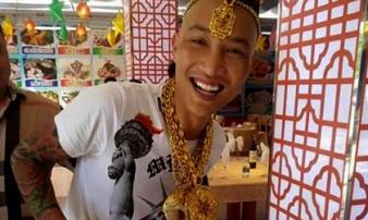 Huấn 'Hoa Hồng' bị đưa đi cai nghiện bắt buộc Huấn 'Hoa Hồng' bị đưa đi cai nghiện bắt buộc