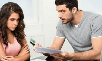 Nỗi ám ảnh của người vợ có chồng giàu có nhưng keo kiệt, vũ phu Nỗi ám ảnh của người vợ có chồng giàu có nhưng keo kiệt, vũ phu