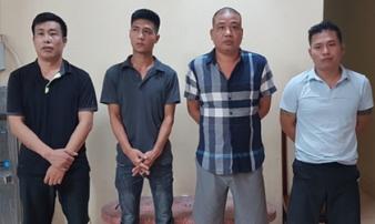 Bắt 'trùm' tín dụng đen cùng kho vũ khí thô sơ Bắt 'trùm' tín dụng đen cùng kho vũ khí thô sơ