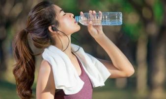 Uống nước xong thấy có dấu hiệu này, hãy cảnh giác ung thư 'gõ cửa' Uống nước xong thấy có dấu hiệu này, hãy cảnh giác ung thư 'gõ cửa'
