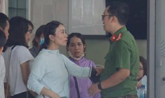 Đà Nẵng: Vỡ nợ cả trăm tỷ, dân vây nhà một phụ nữ Đà Nẵng: Vỡ nợ cả trăm tỷ, dân vây nhà một phụ nữ