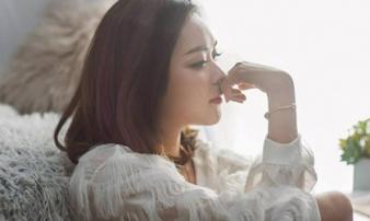 Chồng báo đi công tác dài ngày với hành lí nặng trịch, ngờ đâu mấy hôm sau cô bạn thân từ hồi mẫu giáo gọi cho vợ thông báo một tin động trời Chồng báo đi công tác dài ngày với hành lí nặng trịch, ngờ đâu mấy hôm sau cô bạn thân từ hồi mẫu giáo gọi cho vợ thông báo một tin động trời