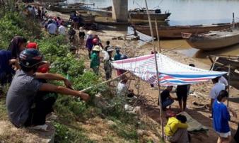 Phát hiện thi thể 2 cha con trên sông Thạch Hãn Phát hiện thi thể 2 cha con trên sông Thạch Hãn