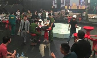 Hàng chục dân chơi dương tính với ma túy chạy tán loạn khi cảnh sát đột kích quán bar Diamind Luxury Hàng chục dân chơi dương tính với ma túy chạy tán loạn khi cảnh sát đột kích quán bar Diamind Luxury