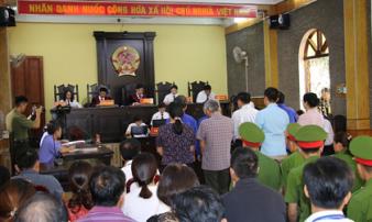 Hoãn phiên xử gian lận điểm thi ở Sơn La vì vắng nhiều nhân chứng Hoãn phiên xử gian lận điểm thi ở Sơn La vì vắng nhiều nhân chứng